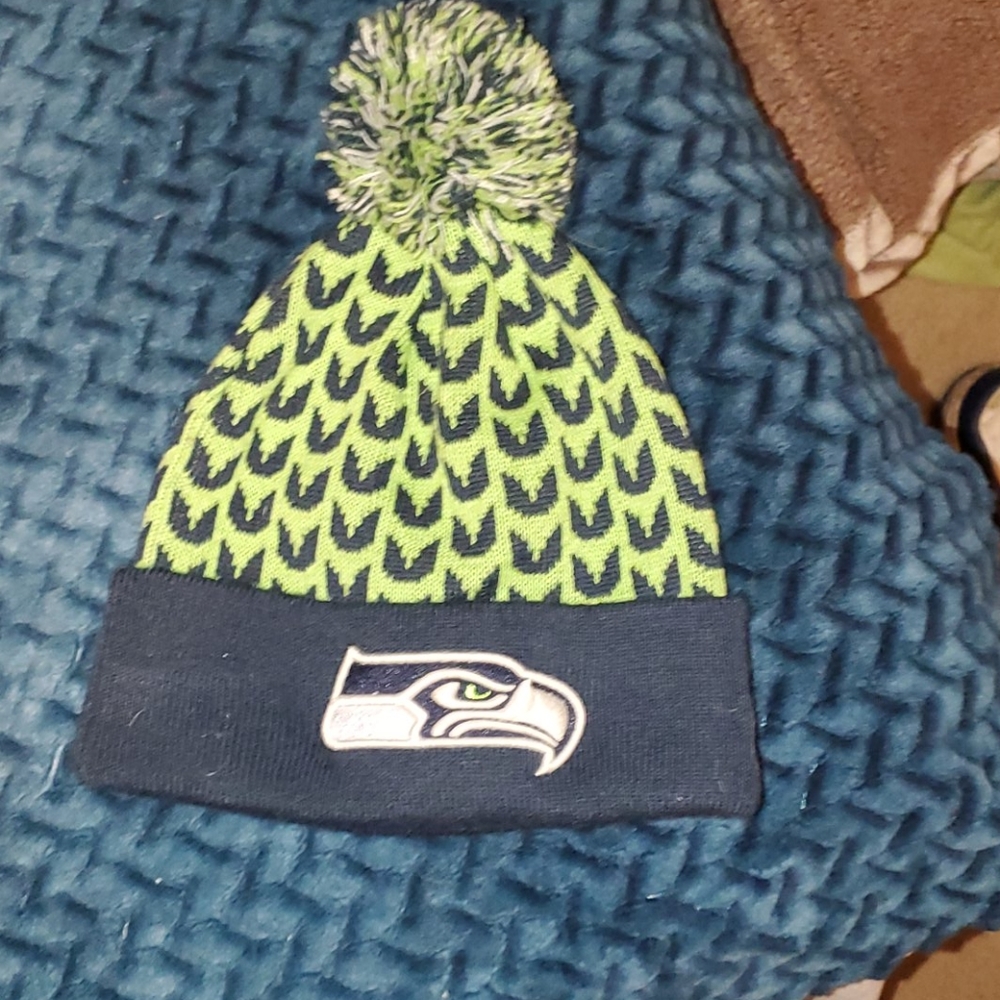 New era seattle Seahawks pom hat/beanie